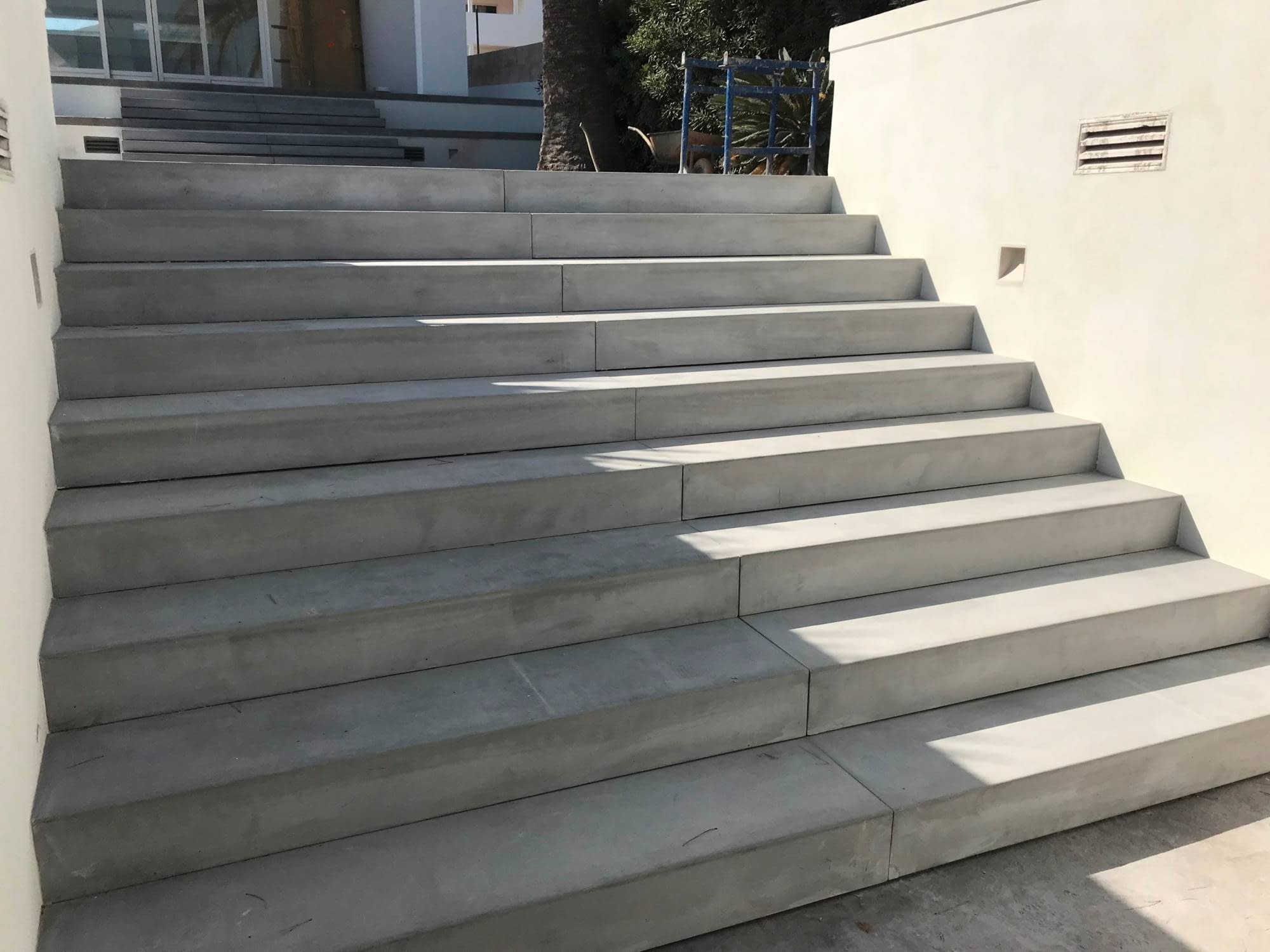 peldanos de cemento gris - 5 peldaños para decorar escaleras exteriores