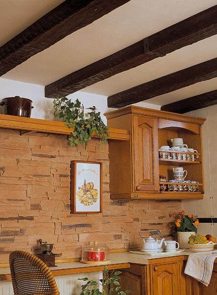 Estilo rústico combinando con piedra y muebles de madera